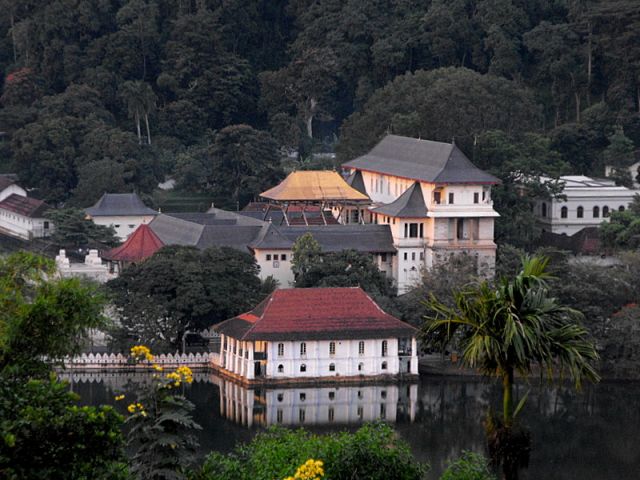 Zdjęcia: łaźnie sułtana, środkowa Sri Lanka, Kandy, SRI LANKA Zdjęcia: łaźnie sułtana, środkowa Sri Lanka, Kandy, SRI LANKA