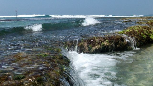 Zdjęcia: ... gdzieś pomiędzy Galle a Matarą..., ... południowa część wyspy ..., ... nadbrzeżne 'wpdospady' ....., SRI LANKA Zdjęcia: ... gdzieś pomiędzy Galle a Matarą..., ... południowa część wyspy ..., ... nadbrzeżne 'wpdospady' ....., SRI LANKA