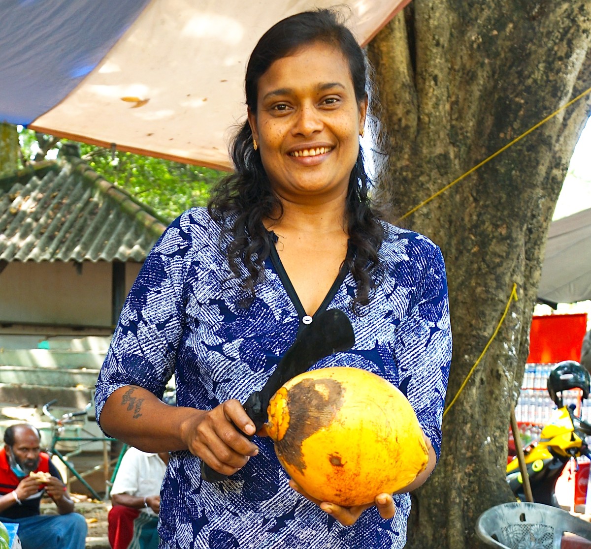 Zdjęcia: ., Polonnaruwa, Czas na napój z kokosa, SRI LANKA Zdjęcia: ., Polonnaruwa, Czas na napój z kokosa, SRI LANKA