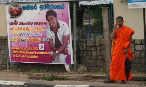 Zdjęcie SRI LANKA / centralan część wyspy / somewhere / Telefon komórkowy mieć każdy powienien