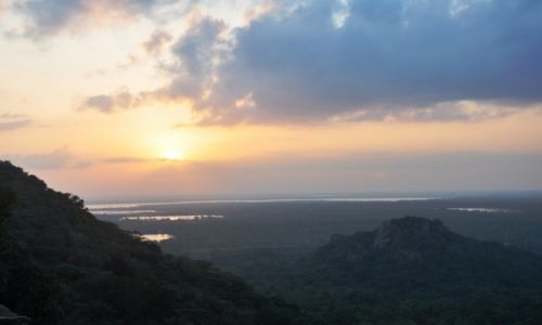 Zdjcie SRI LANKA / W pobliu Anuradhapury / Mihintale / Niezapomniany widok ze wiatyni