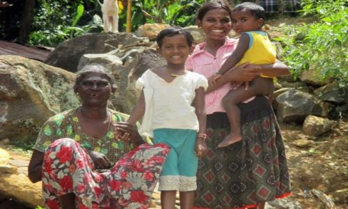 Zdj�cie SRI LANKA / Pelmadulla / G�rska wioska / Portret rodzinny