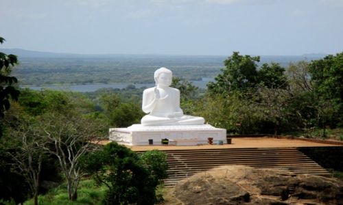 Zdjcie SRI LANKA / Sri Lanka centralna / Mihintale / W bieli