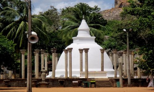 Zdjcie SRI LANKA / Sri Lanka centralna / Mihintale / Trzecia siostra