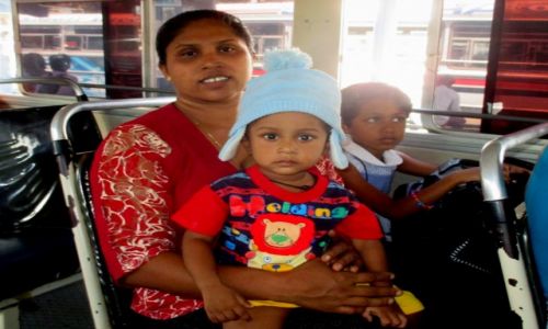 Zdjecie SRI LANKA / Haputale / Autobus / Czapka na upa najlepsza