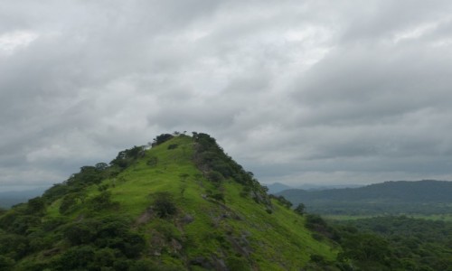 Zdjecie SRI LANKA / Prowincja Centralna / Dambulla / Widok z klasztornego dziedzica