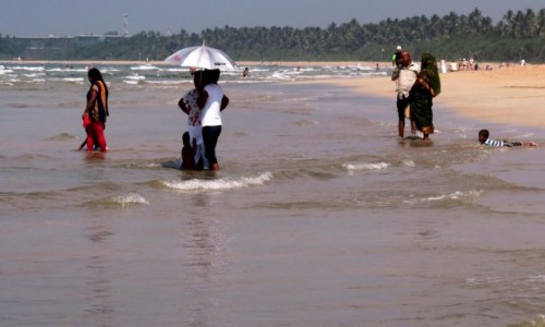 Zdjęcie SRI LANKA / Bentota / plaża / Plażowicze