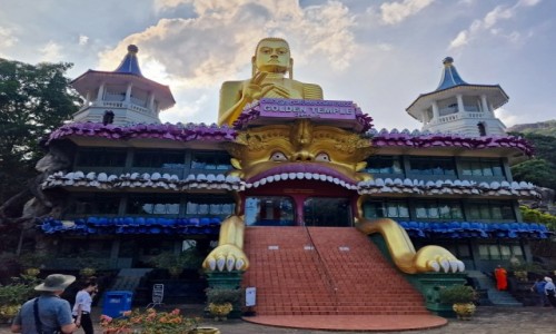 Zdjęcie SRI LANKA / Dambulla / Dambulla / Złota Świątynia