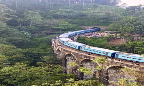 SRI LANKA / central province / Nuwaraeliya / Nine arch Bridge