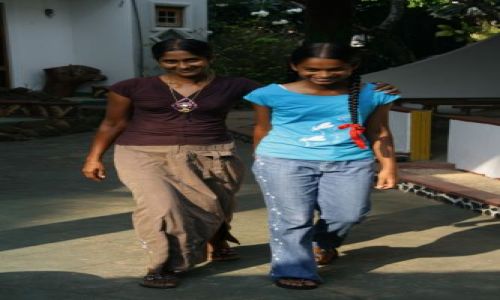 Zdjecie SRI LANKA / Poludnie  / Hikkaduwa / Nandani z corka Dewngani