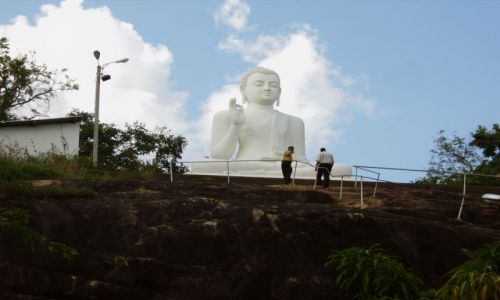 Zdjęcie SRI LANKA / Anuradhapura / Teren klasztoru Mihintale / Budda z Mihintale