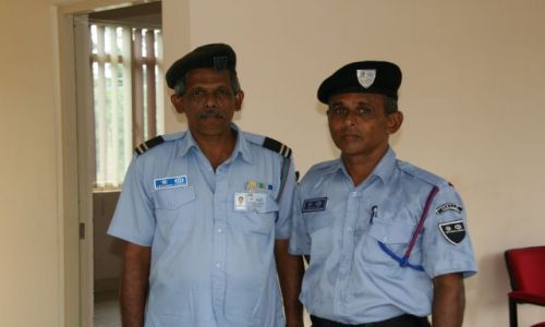 Zdjęcie SRI LANKA / Matara  / Stacja transformatorow Deniyaya / Straznicy