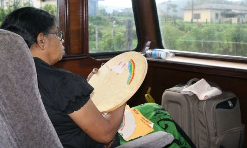 Zdjecie SRI LANKA / na trasie Ella -  Nurelia  / I klasa pociagu osobowego / Robotki reczne