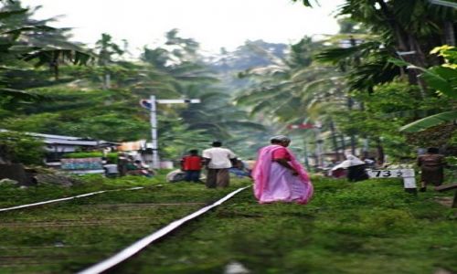Zdjęcie SRI LANKA / Beruwela / linia kolejowa płd.zach .cz.kraju / ruchliwy tor