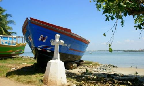 Zdjęcie SRI LANKA / Nagmbo / Nagmbo / Pod krzyżem