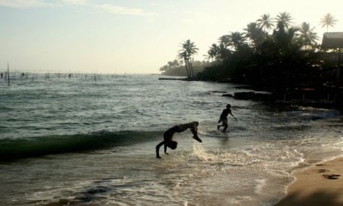 Zdjcie SRI LANKA / Matara / Madiha Beach / Akrobacje