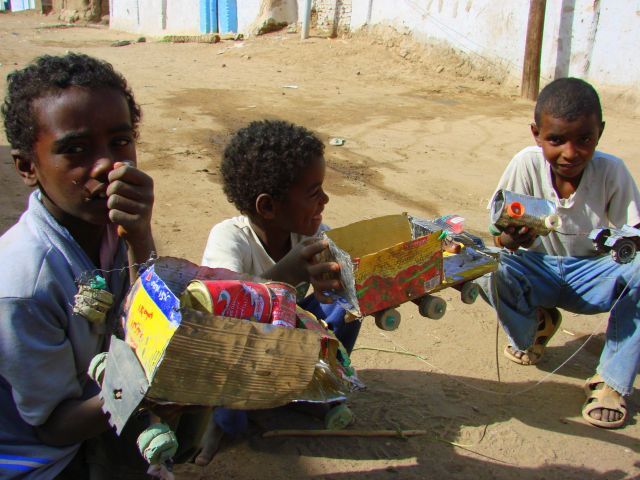 Zdjęcia: Wadin, Wadin, Zabawki, SUDAN Zdjęcia: Wadin, Wadin, Zabawki, SUDAN