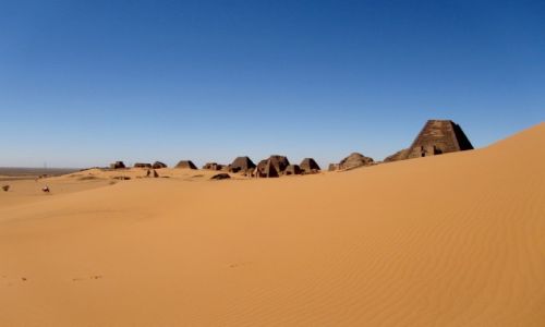 Zdjcie SUDAN / AFRYKA / MEROE / SUDAN - KROLEWSKA NEKROPOLIA W MEROE