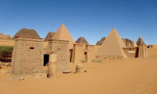 Zdjcie SUDAN / AFRYKA / MEROE / MEROE - KROLEWSKA NEKROPOLIA W DZISIEJSZYM SUDANIE