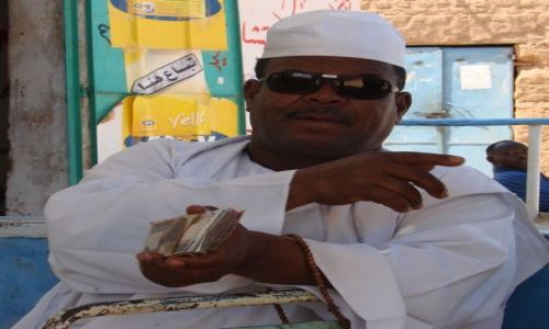 Zdjęcie SUDAN / -Karima / Karima / Cinkciasz  czyki  bank  na  niogach