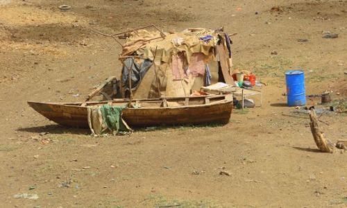 Zdjęcie SUDAN / Hartum / Hartum / Czeka  na  wodę