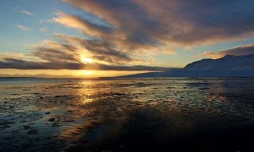 Zdjecie SVALBARD / Svalbard  / Longyearbyen / Wschd soca na Arktyce