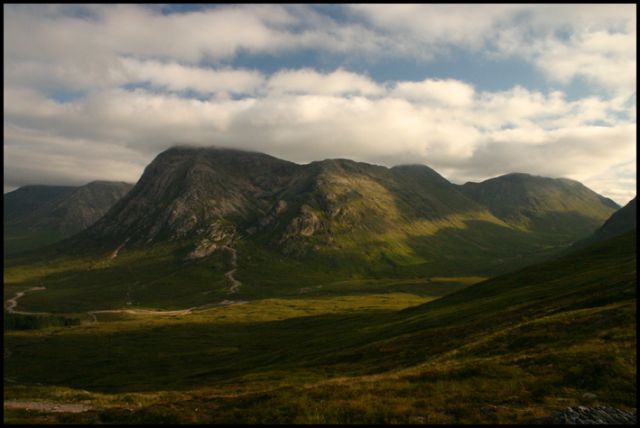 Zdjęcia: Gdzieś w dolinie, Glen Coe, Aż po chmury..., SZKOCJA Zdjęcia: Gdzieś w dolinie, Glen Coe, Aż po chmury..., SZKOCJA