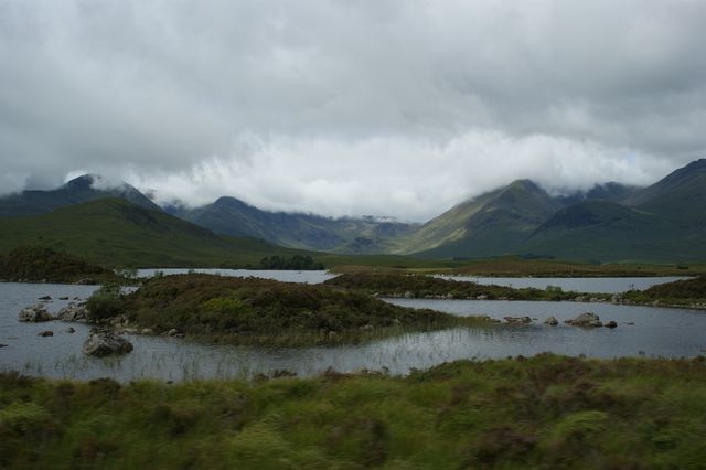 Zdjęcia: Loch Lomond, Góry w chmurkach, SZKOCJA Zdjęcia: Loch Lomond, Góry w chmurkach, SZKOCJA