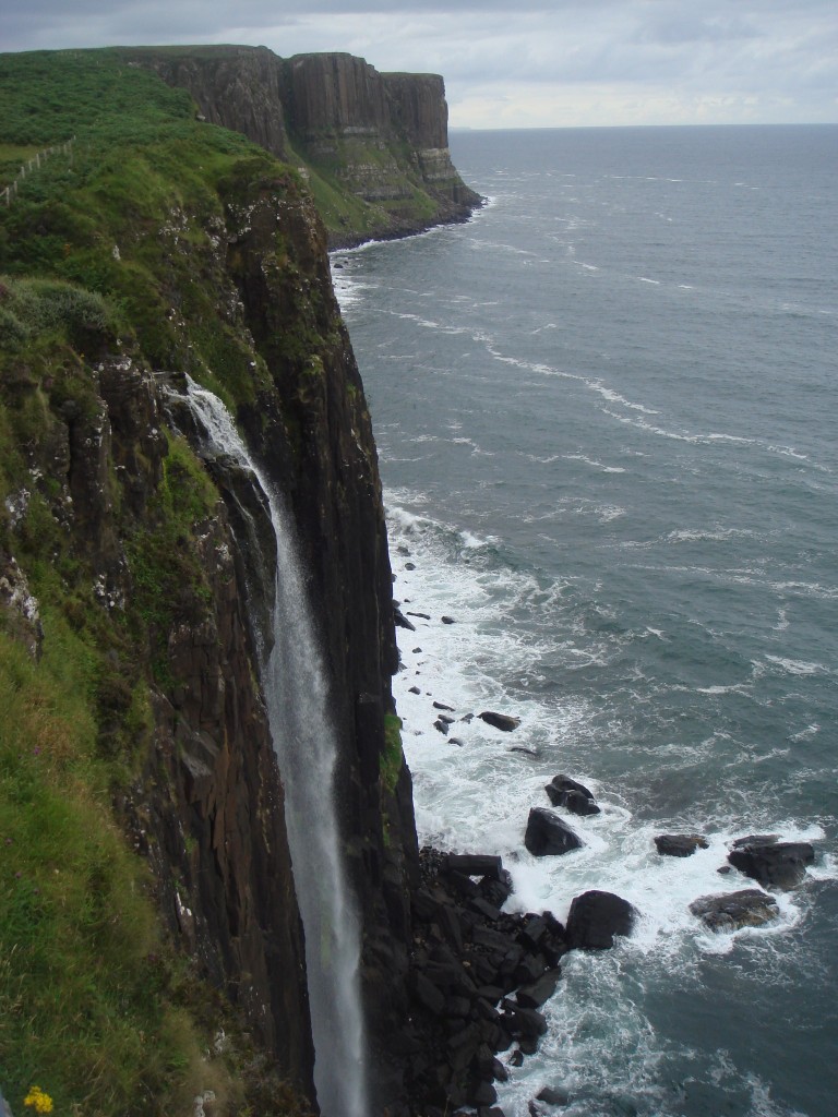Zdjęcia: SKYE, Highland, wodospad-jeden z setek w Szkocji, SZKOCJA Zdjęcia: SKYE, Highland, wodospad-jeden z setek w Szkocji, SZKOCJA