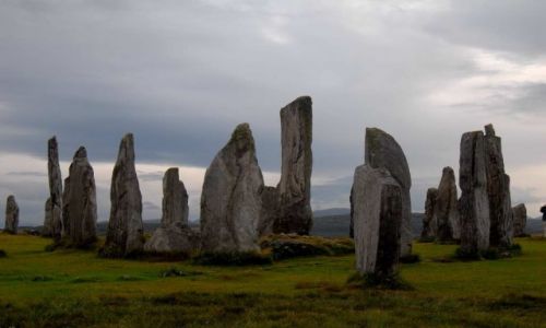 Zdjcie SZKOCJA / Hebrydy / Callanish / Turyci! 40 wiekw patrzy na was.