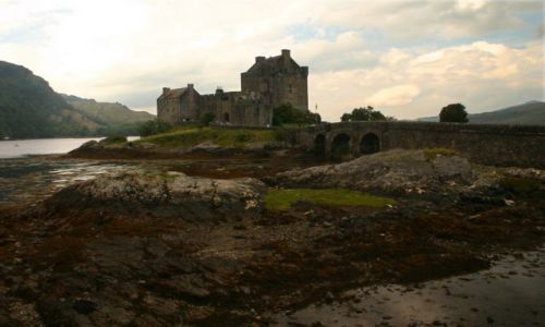 Zdjecie SZKOCJA / Highland's / Tu przed mostem na wysp Skye / Eilean Donan Castle