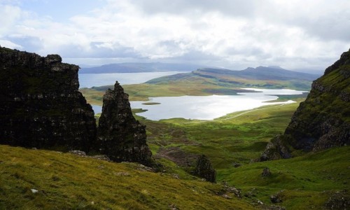 Zdjecie SZKOCJA / Wyspa Skye / Wzgrze Storr  / W stron wody