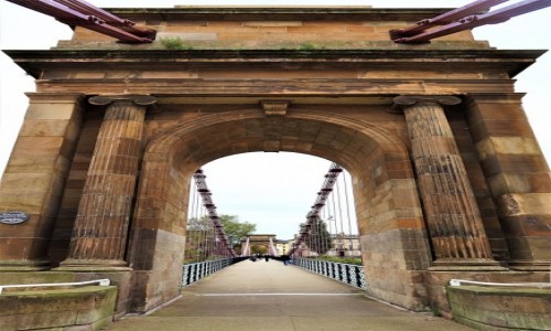 Zdjcie SZKOCJA / Glasgow / .Rzeka Clyde / South Portland Street Suspension Bridge, brama