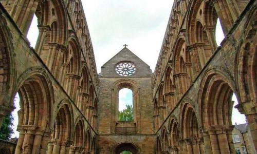 Zdjcie SZKOCJA / Scottish Borders /   (droga A68 ) north direct. / pomiedzy murami (Jedburgh Abbey)