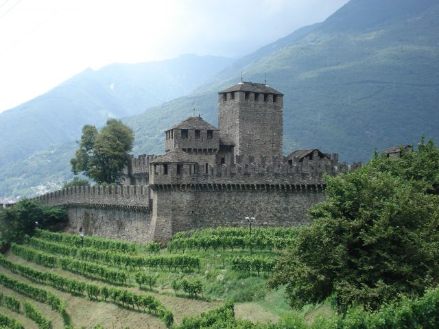 Zdjęcia: BELLINZONA, CASTELLO DI MONTEBELLO, SZWAJCARIA Zdjęcia: BELLINZONA, CASTELLO DI MONTEBELLO, SZWAJCARIA