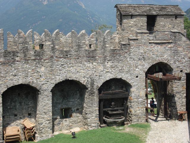 Zdjęcia: BELLINZONA, CASTELLO DI MONTEBELLO 2, SZWAJCARIA Zdjęcia: BELLINZONA, CASTELLO DI MONTEBELLO 2, SZWAJCARIA