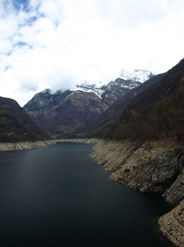 Zdjęcia: tama, Verzasca, a na prawo ..., SZWAJCARIA Zdjęcia: tama, Verzasca, a na prawo ..., SZWAJCARIA