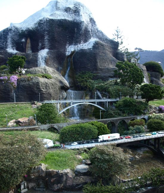 Zdjęcia: swiss miniatur, Lugano, krasnoludki też mają swoje.... korki, SZWAJCARIA Zdjęcia: swiss miniatur, Lugano, krasnoludki też mają swoje.... korki, SZWAJCARIA