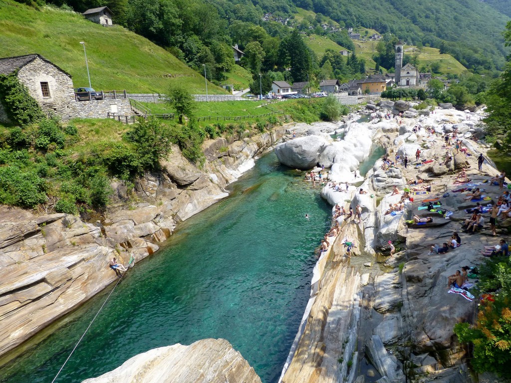 Zdjęcia: Lavertezzo, nad rzeką Verzasca, SZWAJCARIA Zdjęcia: Lavertezzo, nad rzeką Verzasca, SZWAJCARIA