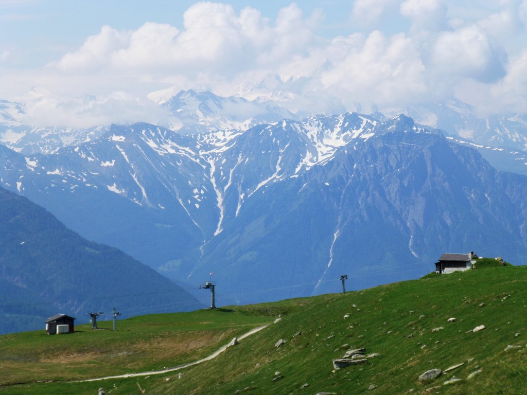 Zdjęcia: Fiescheralp, Szwajcaria, widok na szczyty z wioski Fiescheralp, SZWAJCARIA Zdjęcia: Fiescheralp, Szwajcaria, widok na szczyty z wioski Fiescheralp, SZWAJCARIA