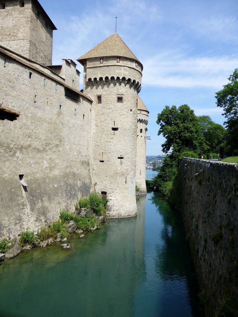 Zdjęcia: Montreux-Jezioro Genewskie, Vaud, fosa wokół zamku Chillon, SZWAJCARIA Zdjęcia: Montreux-Jezioro Genewskie, Vaud, fosa wokół zamku Chillon, SZWAJCARIA