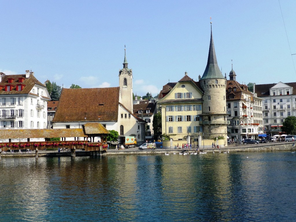 Zdjęcia: nad rzeką  Reuss, Lucerna, widok z drugiego brzegu  Rzeki Reuss, SZWAJCARIA Zdjęcia: nad rzeką  Reuss, Lucerna, widok z drugiego brzegu  Rzeki Reuss, SZWAJCARIA