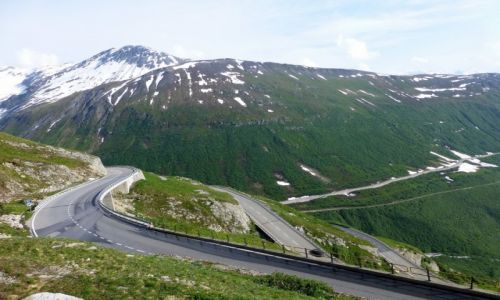 Zdjecie SZWAJCARIA / - / Szwajcaria - w drodze  z Furka Pass / zaczyna si-- zjazd z Furka Pass-najbardziej pokrcon drog