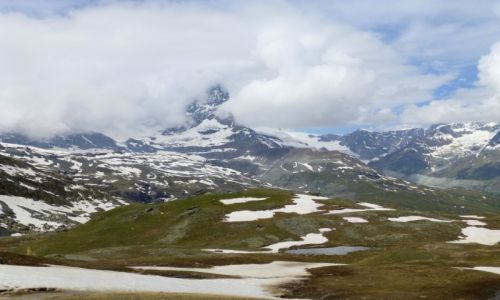 Zdjecie SZWAJCARIA / Szwajcaria / Zermatt / w oczekiwaniu  na odsonicie szczytu