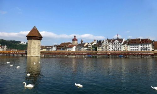Zdjecie SZWAJCARIA / Lucerna / nad rzek  Reuss / panorama  starwki Luceny