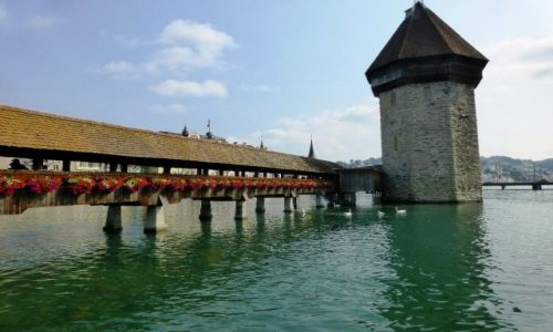Zdjcie SZWAJCARIA / Luzerna / Luzerna-nad rzek Reuss / widok na omikatn wie cinie-Wasserturm
