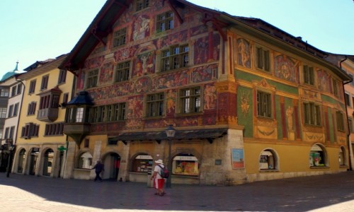Zdjecie SZWAJCARIA / Schaffhausen / Schaffhausen / - pikna fasada domu-