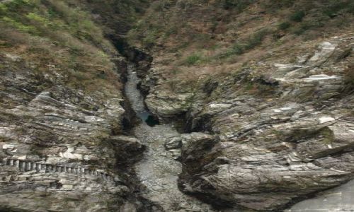 Zdjecie SZWAJCARIA / Verzasca / tama / 220 metrw w d