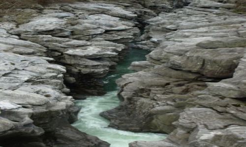 Zdjecie SZWAJCARIA / Vallemaggia / pomidzy grkami / woda wygraa ze ska