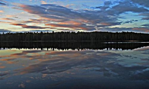 Zdjcie SZWECJA / DALARNA / OKOLICE LUDVIKA / ZMIERZCH NAD ROZLEWISKIEM